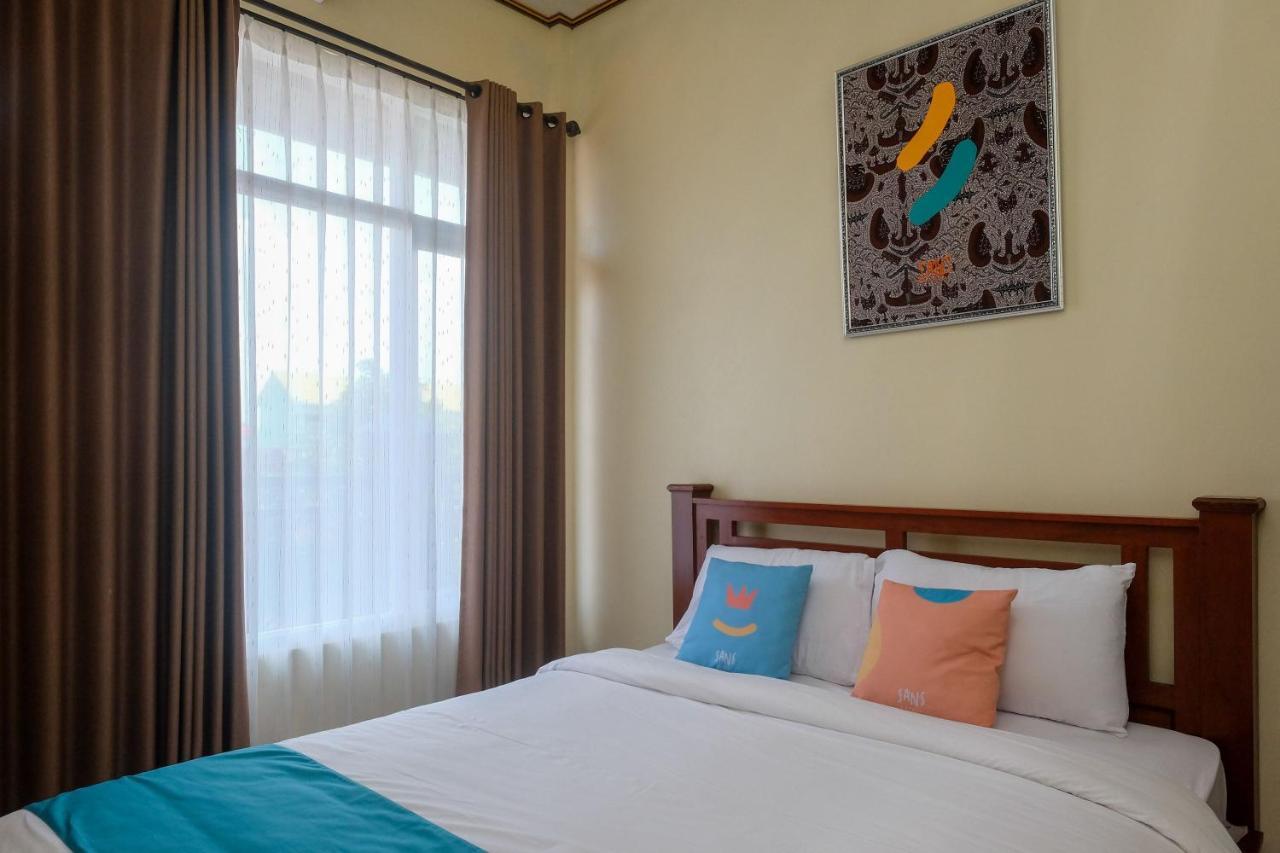 Sans Hotel Kumbang Yogyakarta By Reddoorz Exterior foto