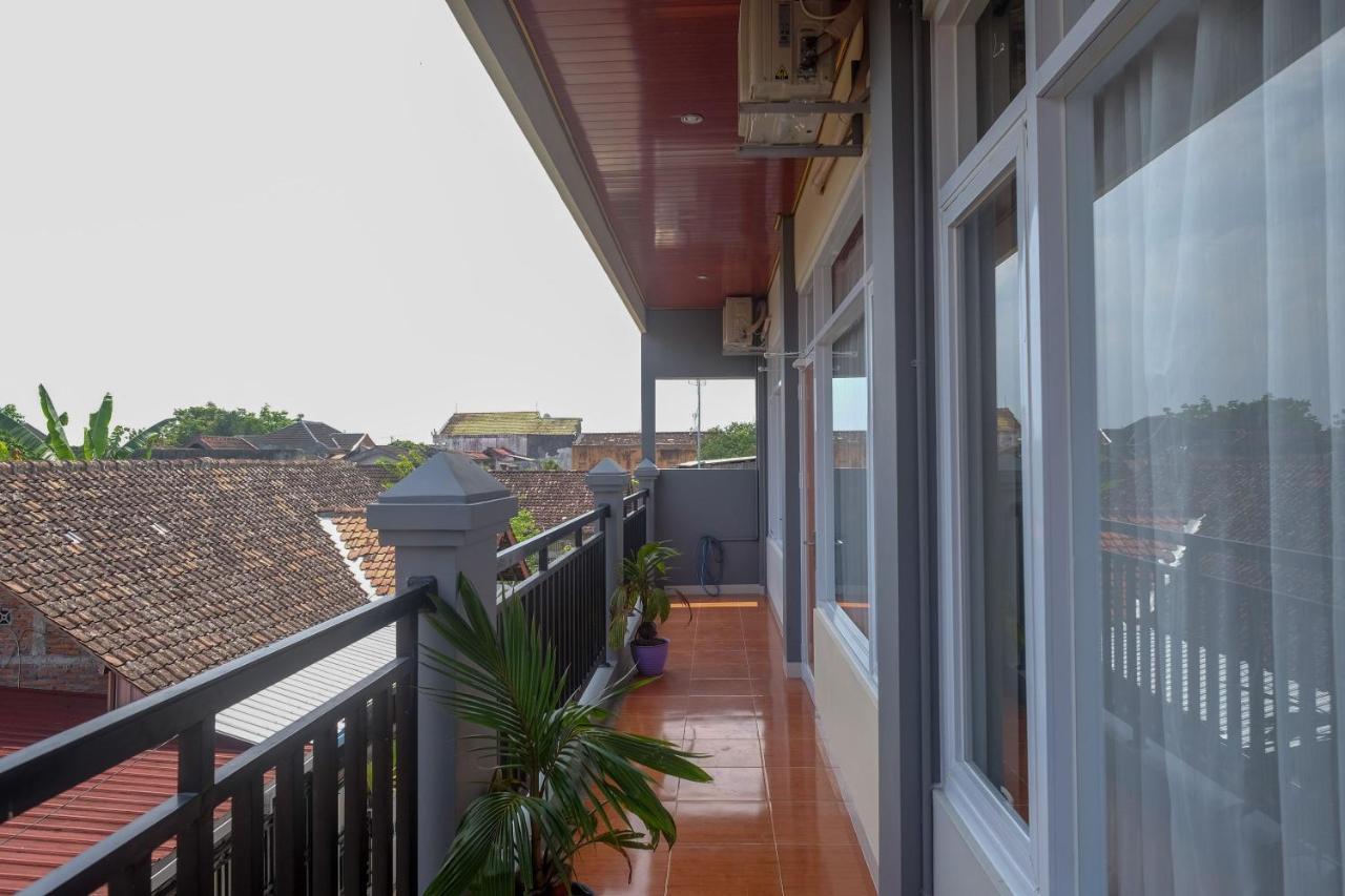 Sans Hotel Kumbang Yogyakarta By Reddoorz Exterior foto