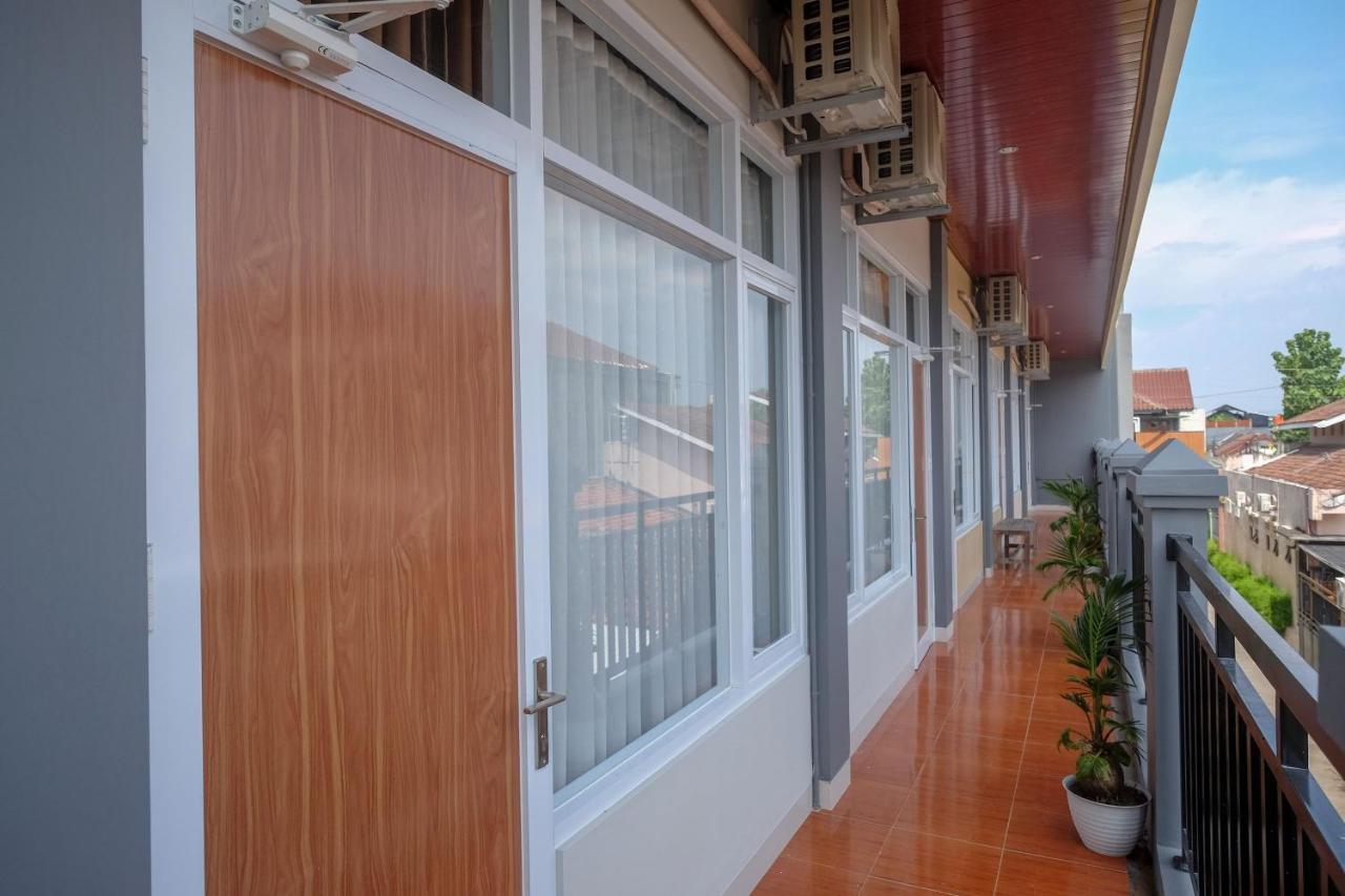 Sans Hotel Kumbang Yogyakarta By Reddoorz Exterior foto