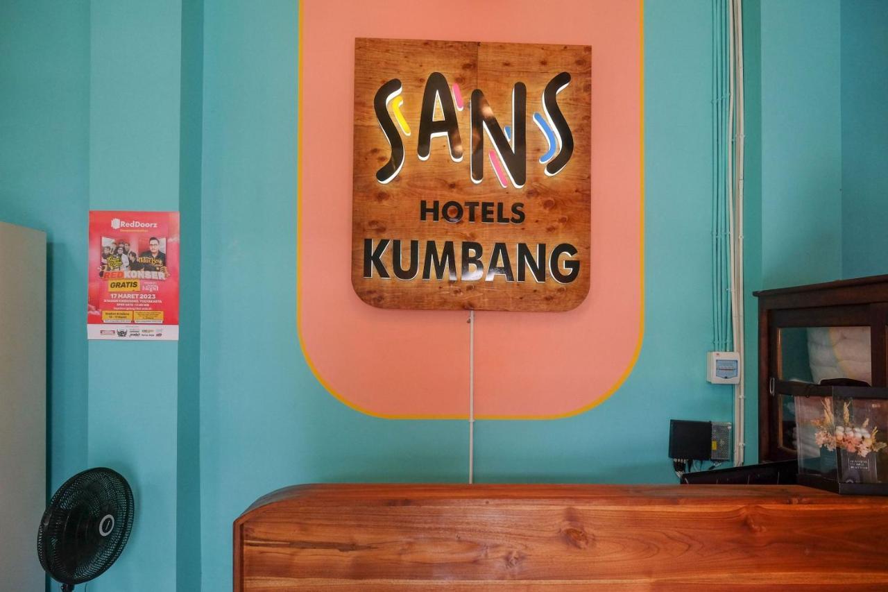 Sans Hotel Kumbang Yogyakarta By Reddoorz Exterior foto