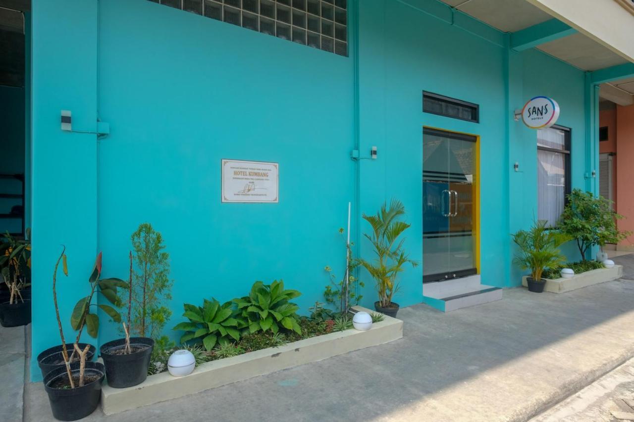 Sans Hotel Kumbang Yogyakarta By Reddoorz Exterior foto